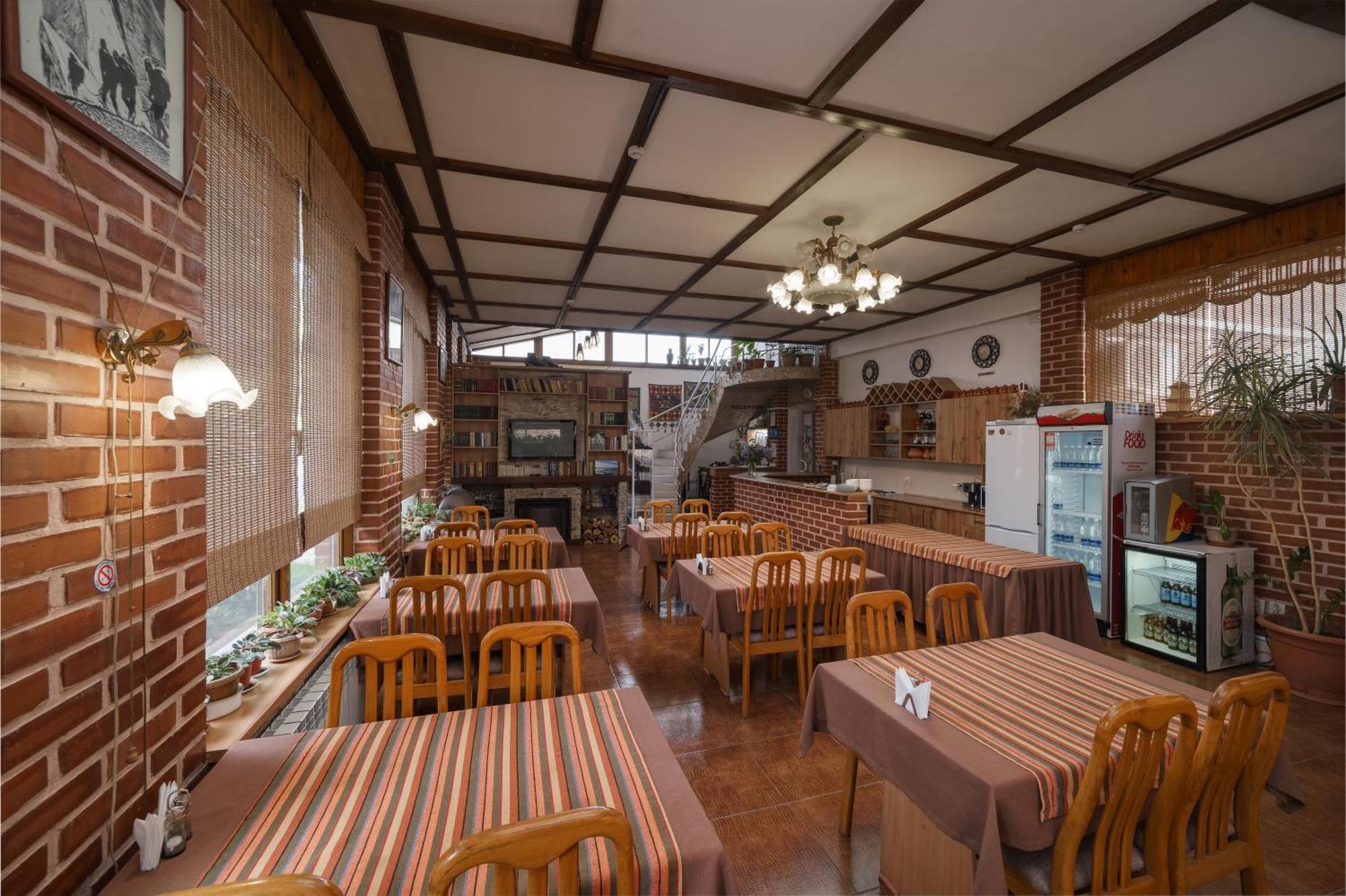 Alpinist Hotel Bishkek Exterior foto
